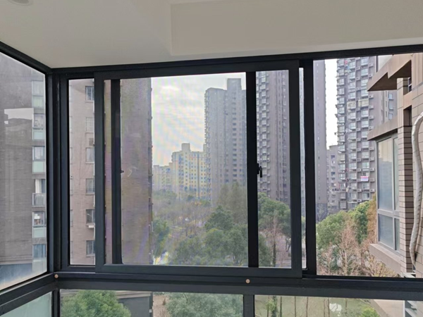 明忠纯情的小强