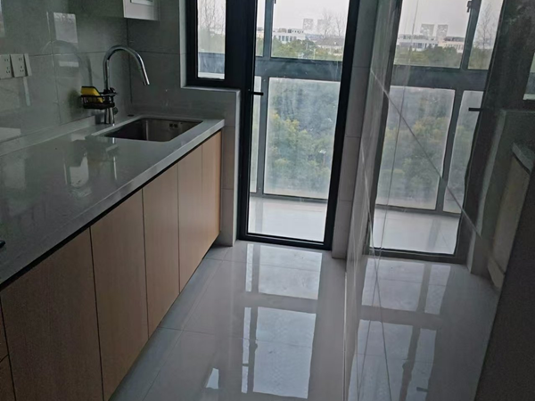 明忠纯情的小强