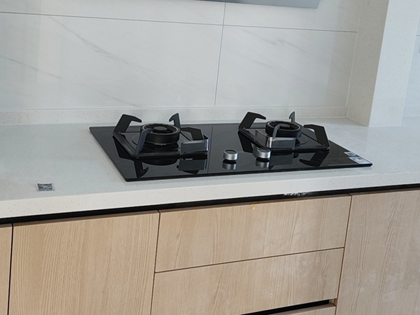 明忠纯情的小强